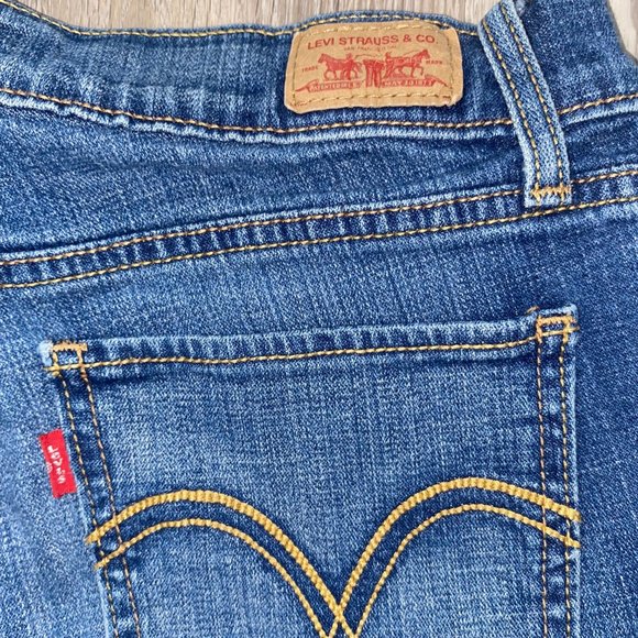 Vintage 2000s Levi's Low rise Flare Jeans with Stretch - Picture 6 of 8